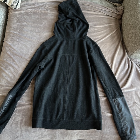 Black pullover - Picture 2 of 2